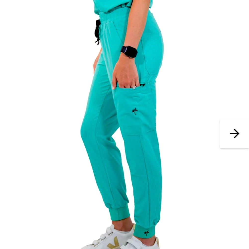 Mims jogger style scrub bottoms women’s size M